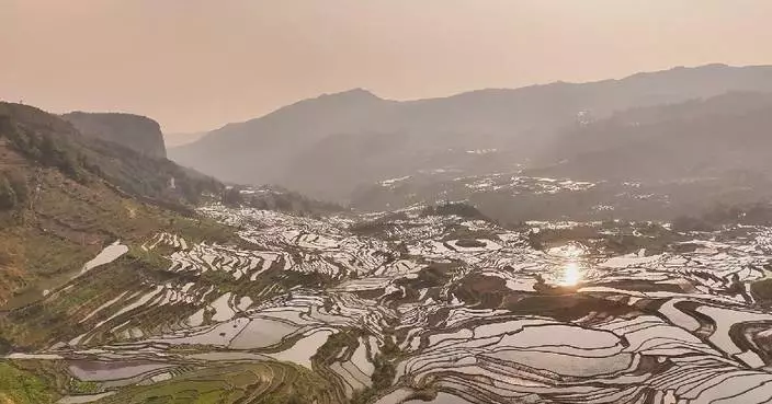 Centuries-old Hani Rice Terraces draw tourists