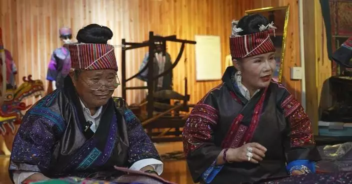 Ethnic Miao embroidery arts pass down from generation to generation