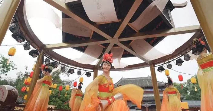 Visitors flock to historical site in Chengdu for cultural feast