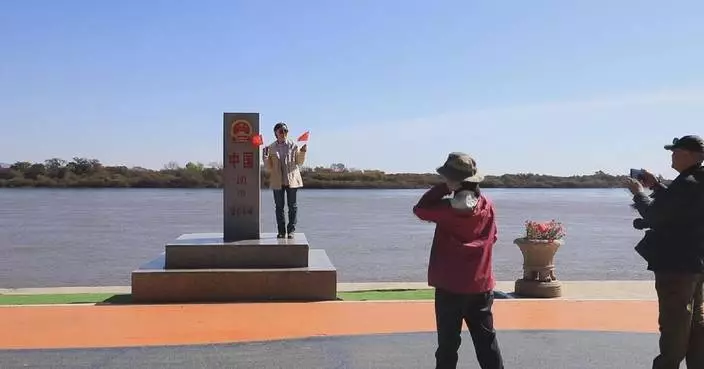 Visiting boundary markers becomes new trend in China's National Day holiday travel