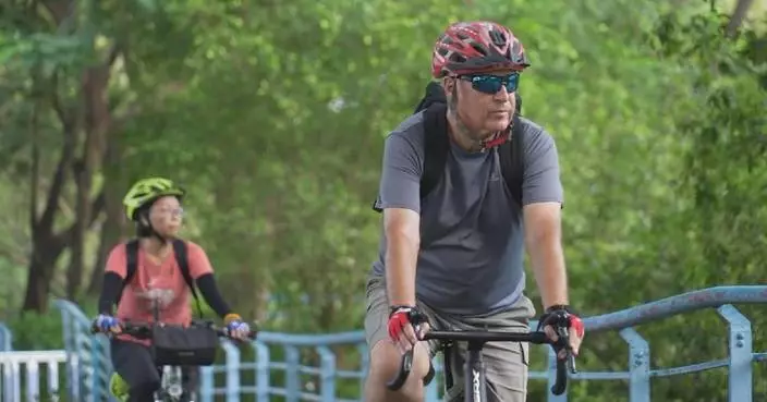 Australian expat sees real China on bicycle