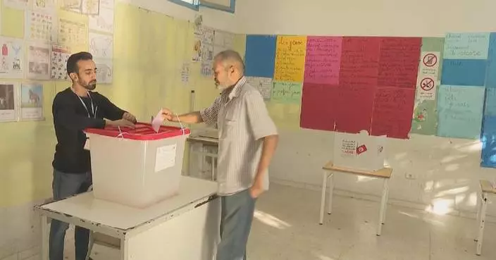 Tunisians vote in presidential elections