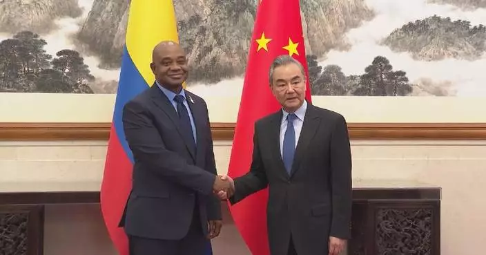 Chinese FM holds talks with Colombian counterpart in Beijing