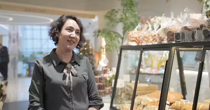 Xinjiang pastry shop owner lauds local charms, hospitality