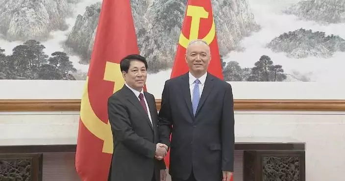 Senior CPC official holds talks with senior Vietnamese official