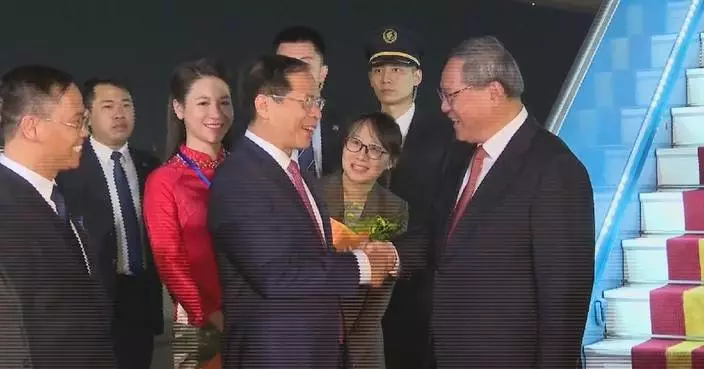 Chinese premier arrives in Vietnam for official visit