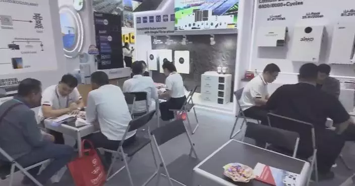 136th Canton Fair sees large influx of exhibitors, buyers on day one