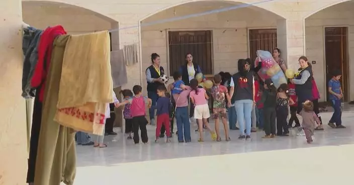 Syria scrambles to set up shelters to deal with influx of Lebanese refugees