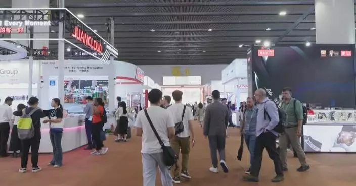 Over 1 mln new products enchant global buyers at 136th Canton Fair