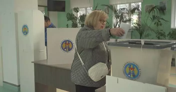 Moldova holds presidential election, EU membership referendum