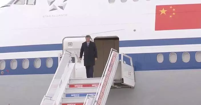 Xi disembarks plane, arrives in Russia&#8217;s Kazan for 16th BRICS Summit