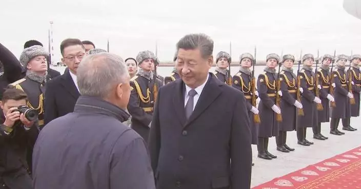 Xi welcomed by high-ranking Russian officials upon arrival at Kazan airport