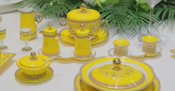 Chinese porcelains show charms of Chinese culture at Canton Fair