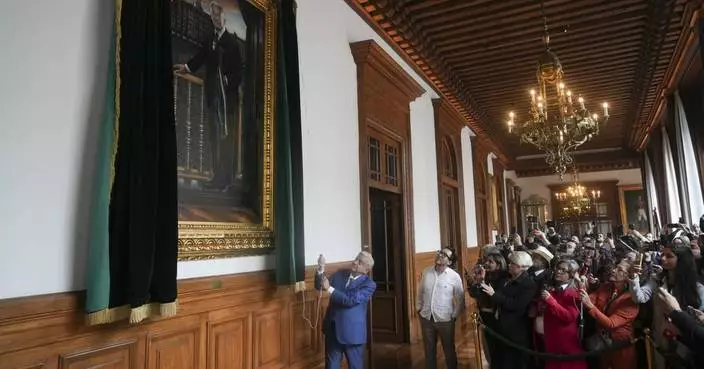 Live music, breakfast and a raffle: Mexico&#8217;s president makes the most of his final day in office