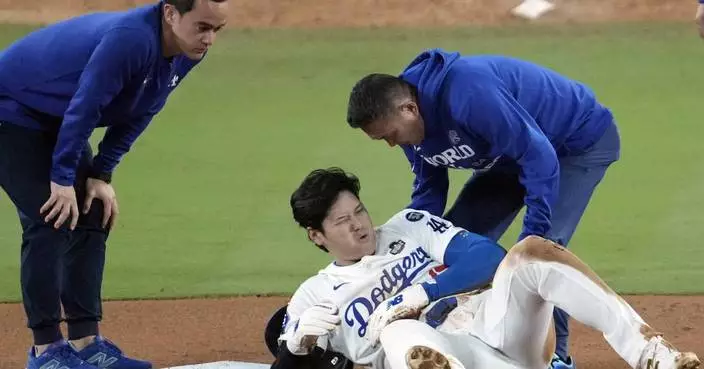 Shohei Ohtani leading off for Dodgers in World Series Game 3, two days after dislocating shoulder