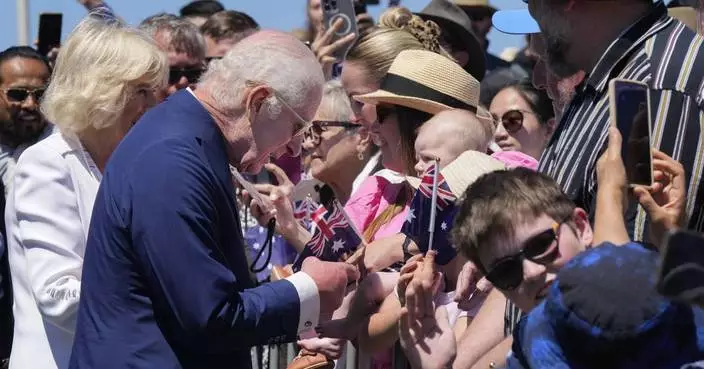 King Charles and Queen Camilla lay wreaths at Australian War Memorial then greet well-wishers