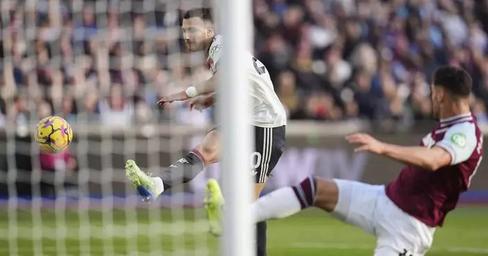 Faced with an empty net, Diogo Dalot produces one of the misses of the season for Man United