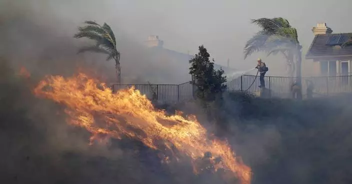 Crews halt fast-moving brush fire that burned 2 Oakland homes, forced 500 evacuations