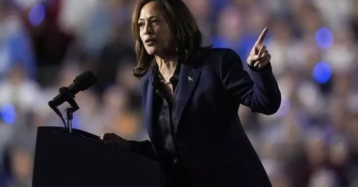 Harris and Trump target Michigan as both parties try to shore up &#8216;blue wall&#8217; votes