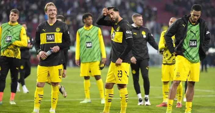 Dortmund slumps to another loss at Augsburg as Leipzig tops the Bundesliga