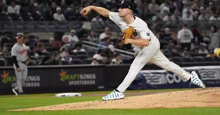 Yankees give Berti professional debut at first in ALDS Game 2, pick Schmidt to start Game 3