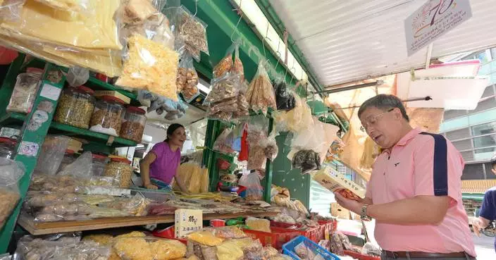 Deputy Chief Secretary Celebrates National Day with Dining and Shopping in Wan Chai