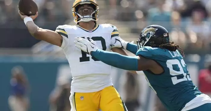 Packers QB Jordan Love leaves game at Jaguars with a left groin injury