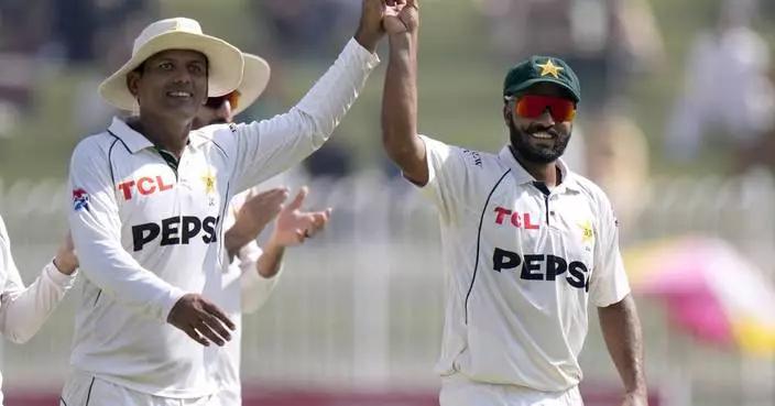 Ali and Khan again spin out England to earn Pakistan&#8217;s series-clinching 9-wicket win in 3rd test