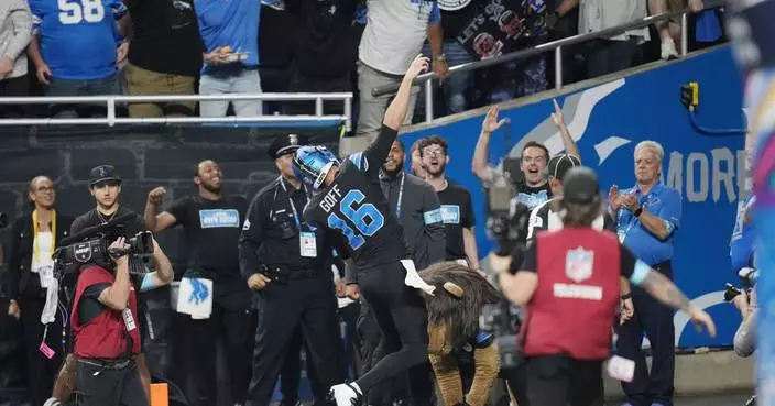 Jared Goff makes 1st NFL TD reception and throws for 2 TDs in Lions&#8217; 42-29 win over Seahawks