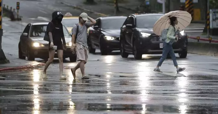 Typhoon Kong-rey hits Taiwan&#8217;s east coast, leaving 1 dead, hundreds injured