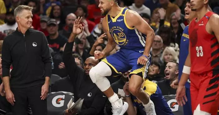 Curry leads Golden State Warriors in 139-104 season-opening rout of the Portland Trail Blazers