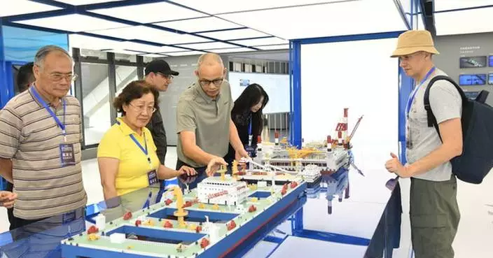 Delegation of International Communication Experts and Foreign Media Outlets Visits the Shenzhen-Zhongshan Link