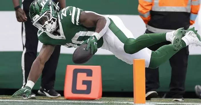 Jets running back Breece Hall dealing with a knee issue, left tackle Tyron Smith could go on IR