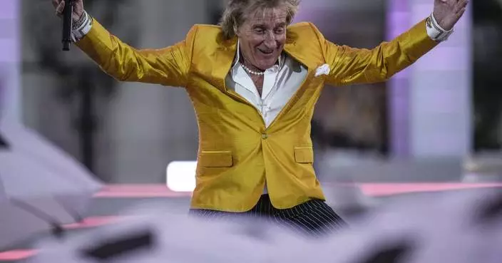 Rock star Rod Stewart to play Glastonbury Festival next year