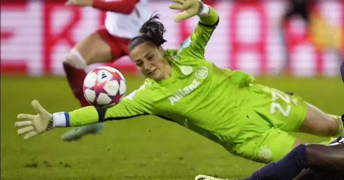 Bayern Munich goalkeeper Mala Grohs diagnosed with a malignant tumor. Club extends her contract