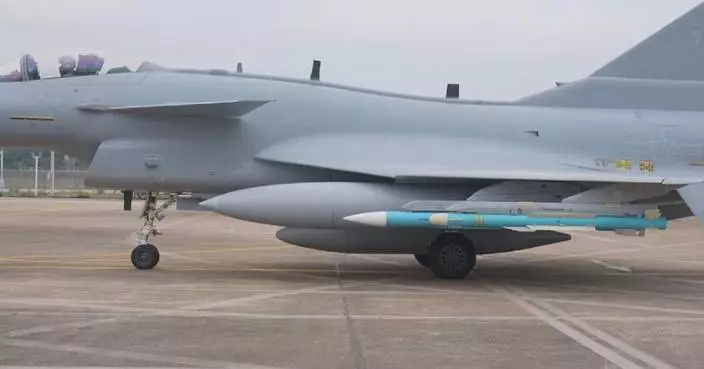 Chinese air force fighters arrive for Zhuhai airshow