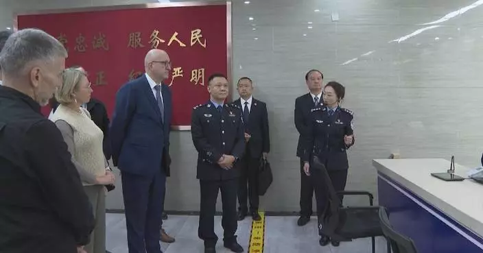 Int&#8217;l delegation visiting Guizhou Province hails local police operations