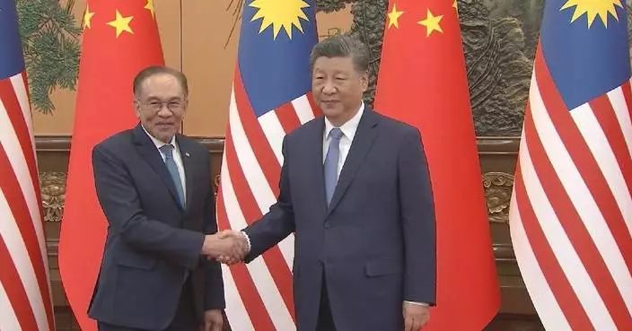 Xi meets Malaysian PM, calling for joint building of community with shared future