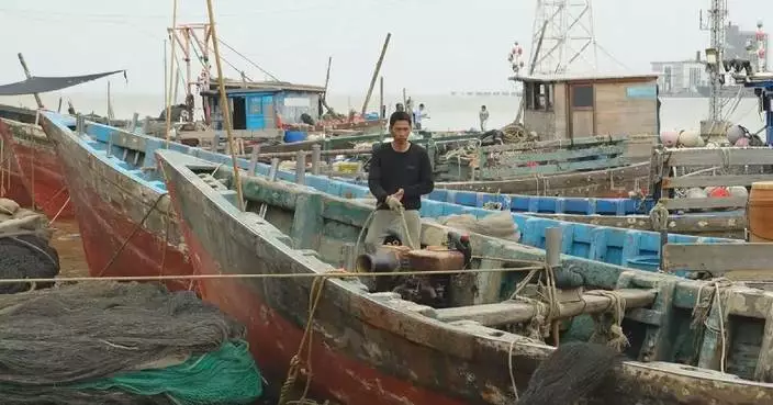 Fishing boats in Hainan return to port for shelter against typhoon