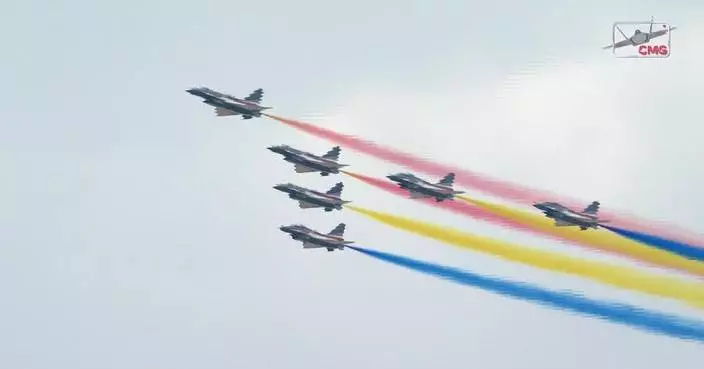 August 1 Aerobatic Team marks 75th founding anniversary of PLA Air Force with stunning performances