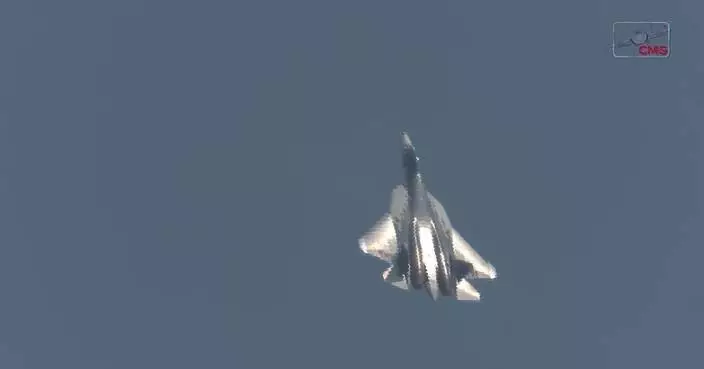 Russia&#8217;s Su-57 fighter jet conducts stunning flight demonstration at Airshow China