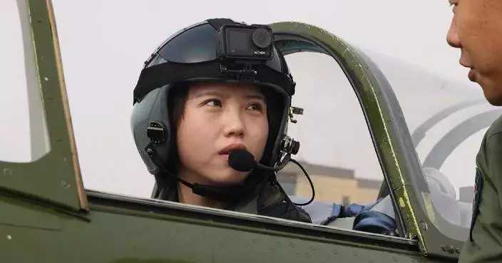 PLA Navy&#8217;s first  group of female carrier aircraft pilot trainees debut at Airshow China