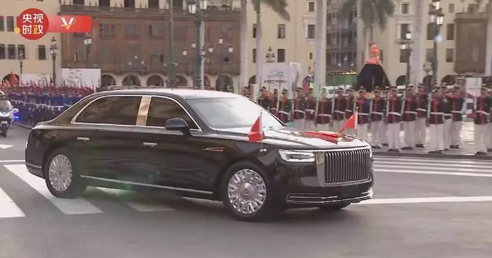 Xi arrives at Government Palace for welcome ceremony held by Peruvian president