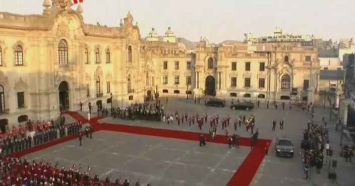 Xi attends welcome ceremony hosted by Peruvian president