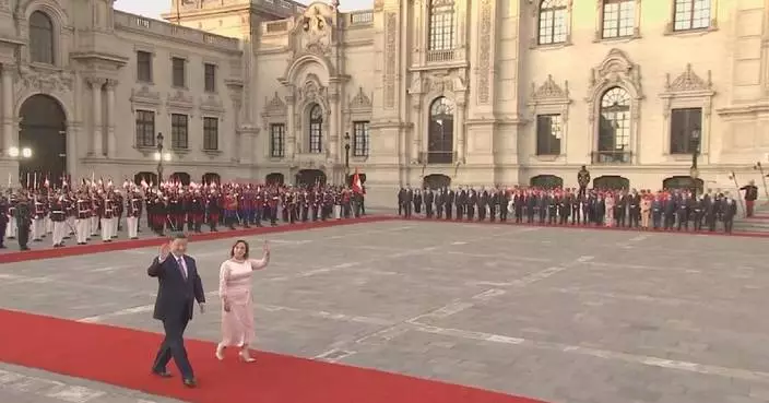 Xi attends welcome ceremony hosted by Peruvian president