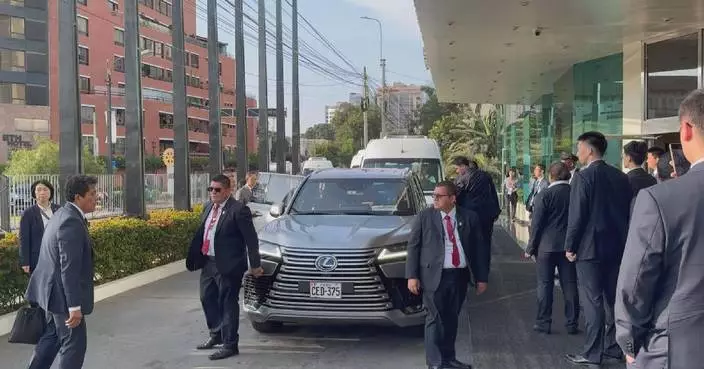 Japanese PM arrives for meeting with Xi