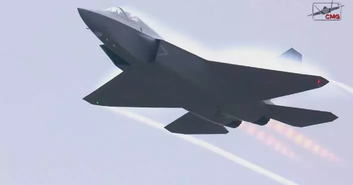 China's advanced fighter jets stun spectators at Zhuhai Airshow