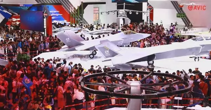 Visitors admire vast array of sophisticated military equipment at Zhuhai Airshow