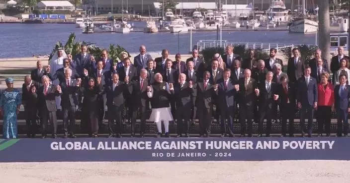 G20 leaders gather for group photo in Rio