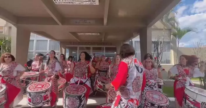 Xi warmly welcomed by drum show at airport